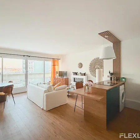 Spacious Two-bedroom In The 13th With Balcony