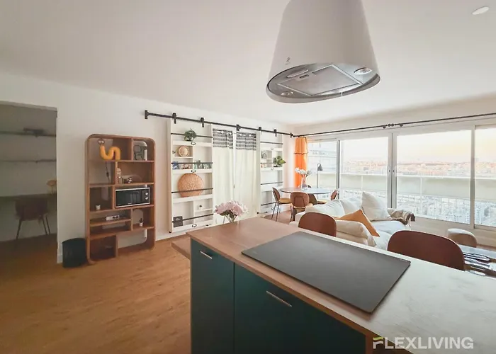 Spacious Two-bedroom In The 13th With Balcony *