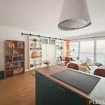 Spacious Two-bedroom In The 13th With Balcony *