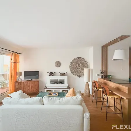 Daire Spacious Two-bedroom In The 13th With Balcony Paris