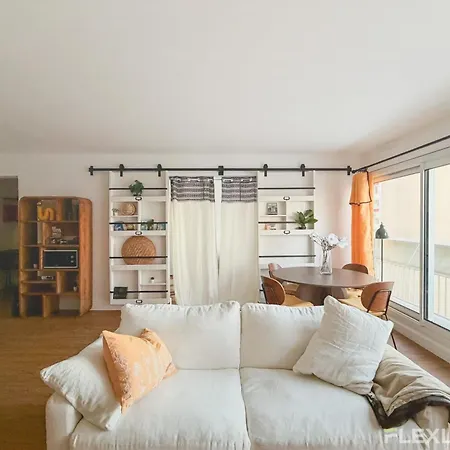 Spacious Two-bedroom In The 13th With Balcony 巴黎