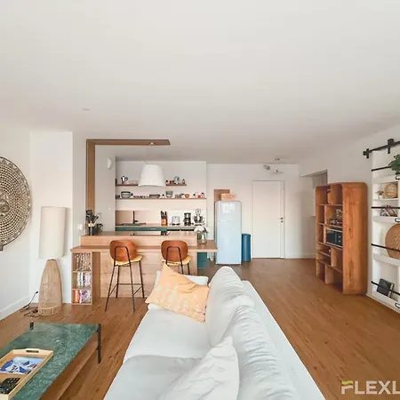 Spacious Two-bedroom In The 13th With Balcony * Parigi