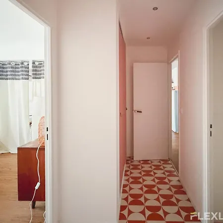 Daire Spacious Two-bedroom In The 13th With Balcony *