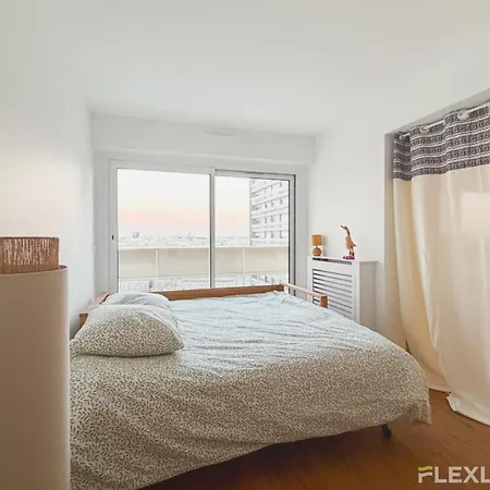 Spacious Two-bedroom In The 13th With Balcony Daire *