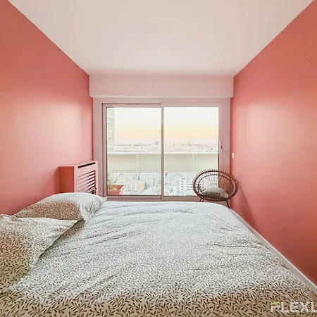 Spacious Two-bedroom In The 13th With Balcony Daire
