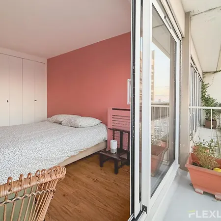 Spacious Two-bedroom In The 13th With Balcony Daire Paris