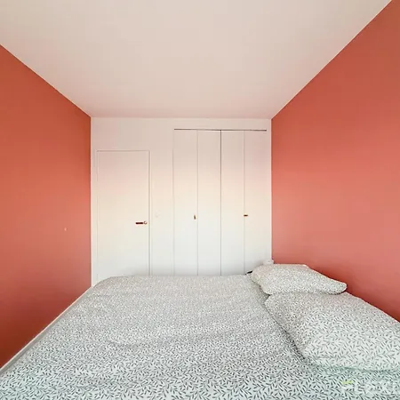 Spacious Two-bedroom In The 13th With Balcony Daire *