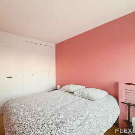 Spacious Two-bedroom In The 13th With Balcony Daire