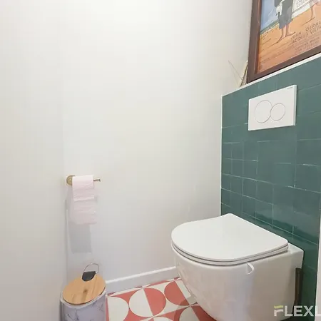 Daire Spacious Two-bedroom In The 13th With Balcony *