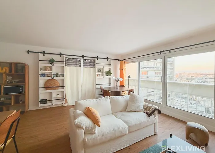 Spacious Two-bedroom In The 13th With Balcony *