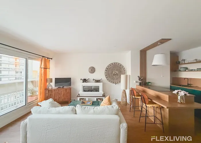 Daire Spacious Two-bedroom In The 13th With Balcony Paris