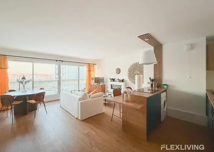 Spacious Two-bedroom In The 13th With Balcony