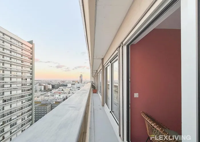 Spacious Two-bedroom In The 13th With Balcony Daire