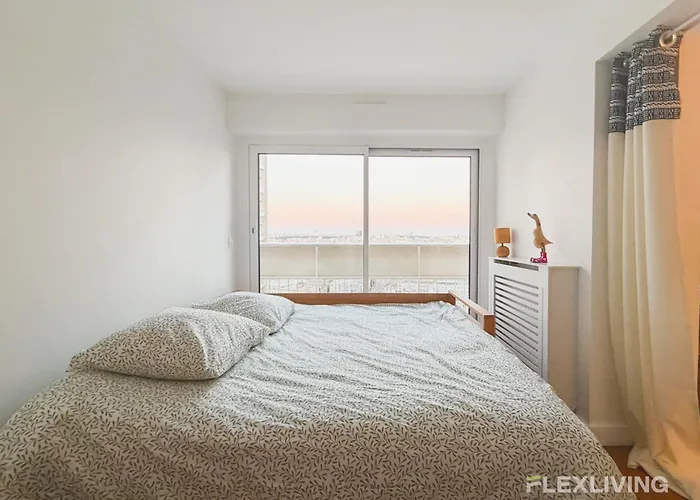 Daire Spacious Two-bedroom In The 13th With Balcony Paris