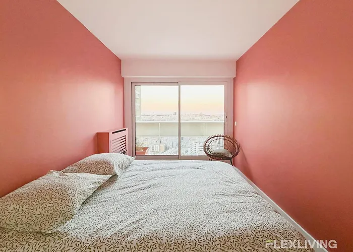 Spacious Two-bedroom In The 13th With Balcony Daire