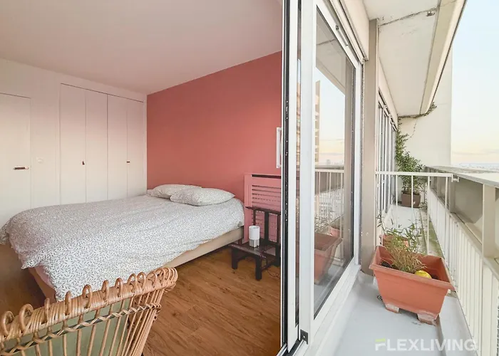 Spacious Two-bedroom In The 13th With Balcony Daire Paris