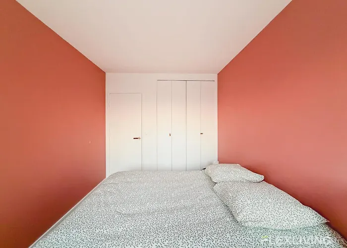 Spacious Two-bedroom In The 13th With Balcony Daire *