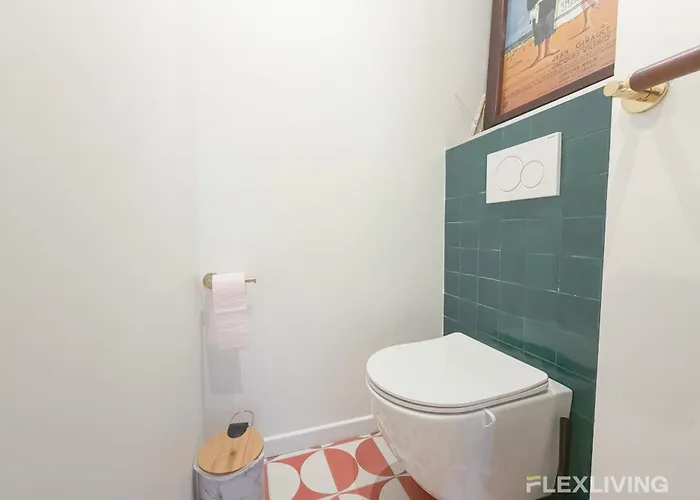 Daire Spacious Two-bedroom In The 13th With Balcony *