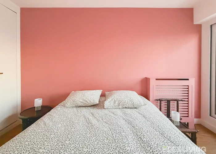 Spacious Two-bedroom In The 13th With Balcony Lägenhet *